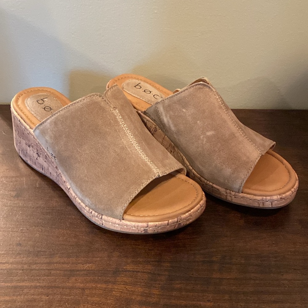 NWT Taupe Suede b.o.c. Sandal